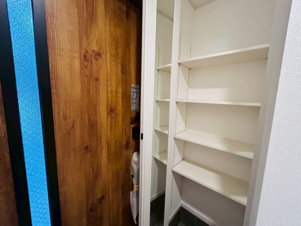 玄関収納1