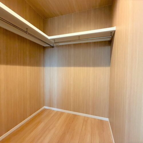 泉佐野市新安松 ギャラリー18