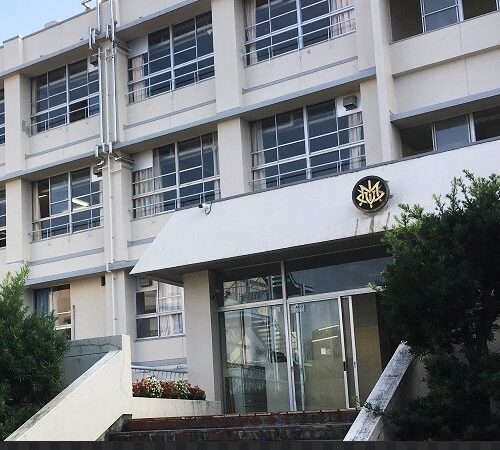 羽曳野市立峰塚中学校